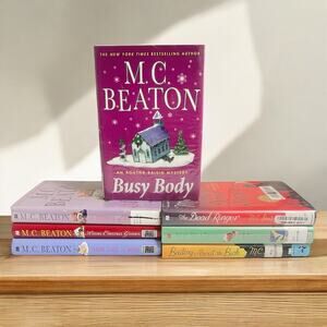 Mystery Book Lot of 7 M.C. Beaton Agatha Raisin Mysteries Hardcover Ex-Library